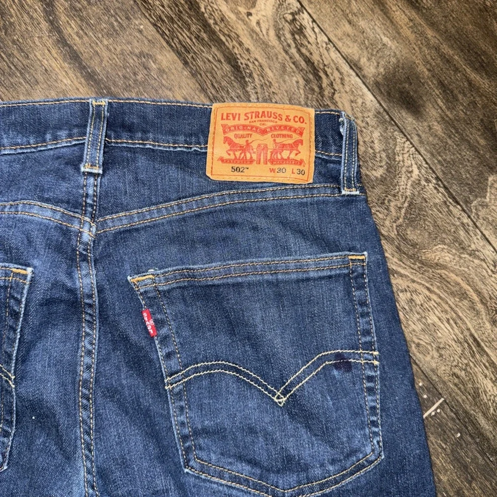 Levi's 502 Jeans Dark Wash Denim Straight Leg Slim Fit Men's Size 30x30 Faded